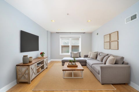 Condo For Sale - 99 Montgomery St #3C<br/> Jersey City, NJ 07302