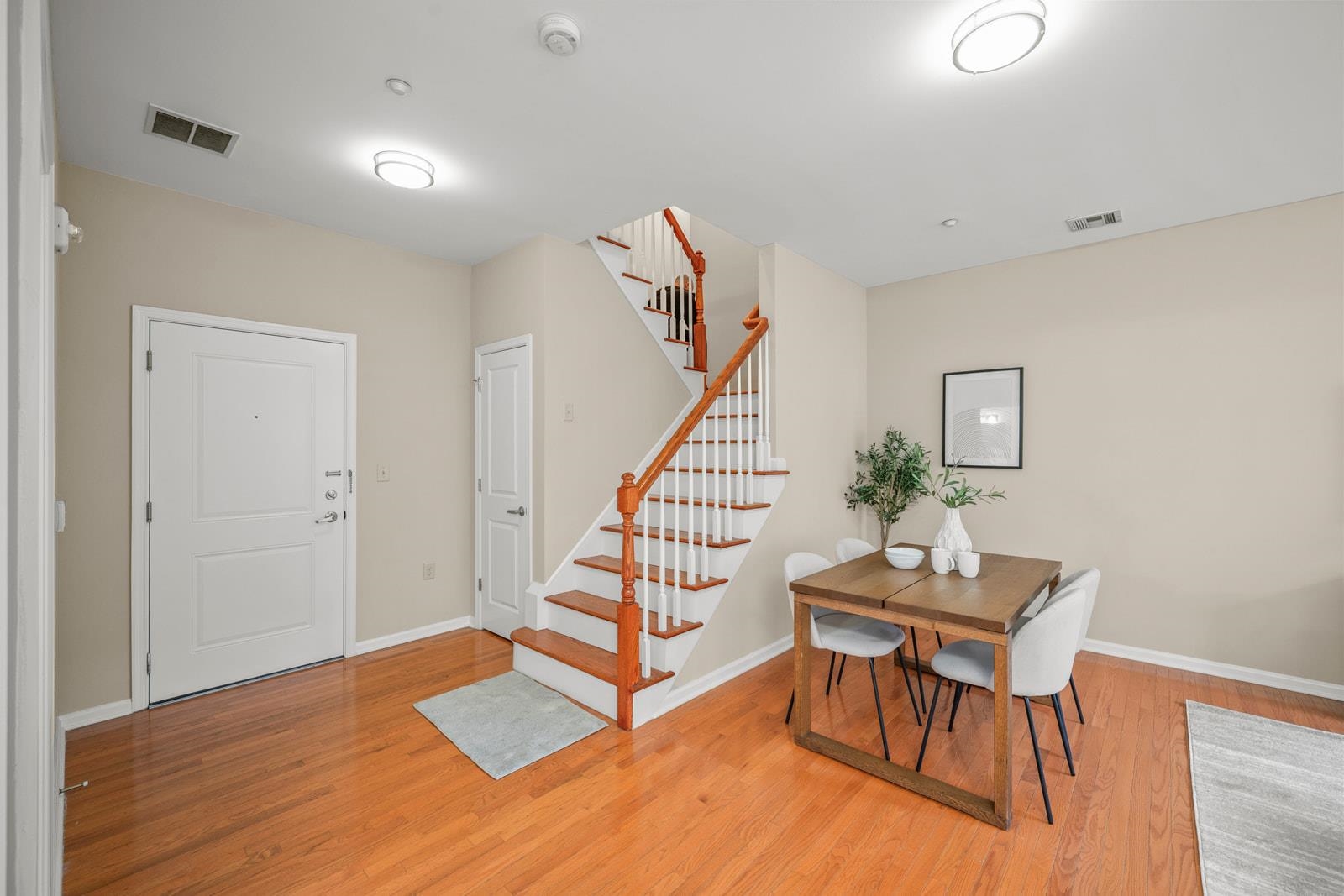 25 DUNCAN AVE 210