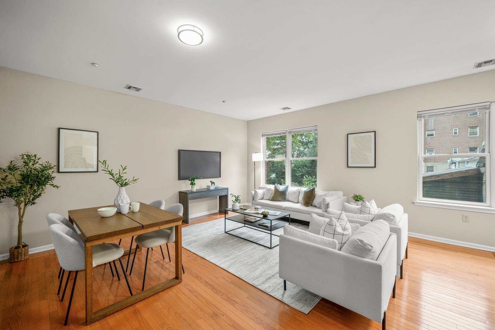 25 DUNCAN AVE 210