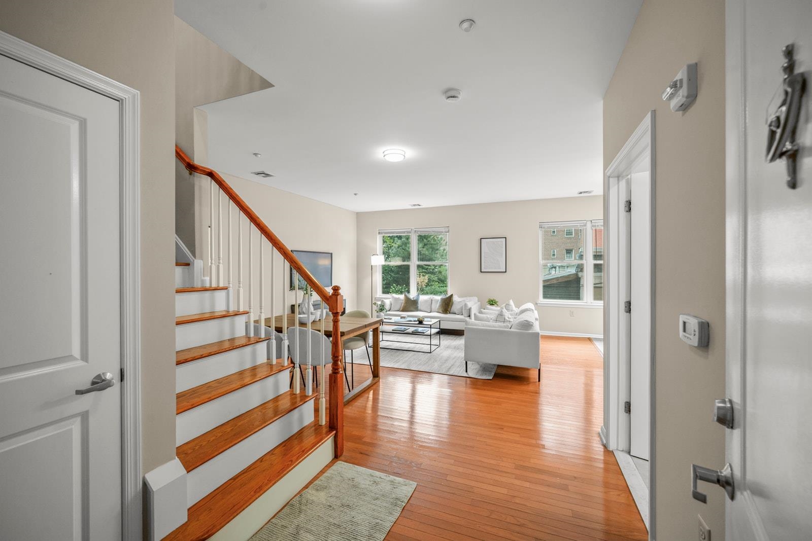 25 DUNCAN AVE 210