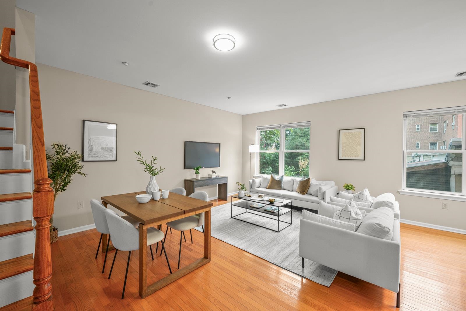 25 DUNCAN AVE 210