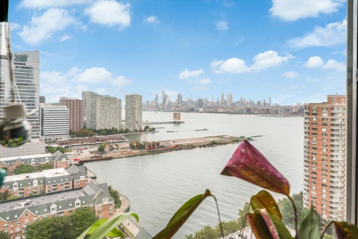 52 Sterling Ave, Weehawken, New Jersey image 1