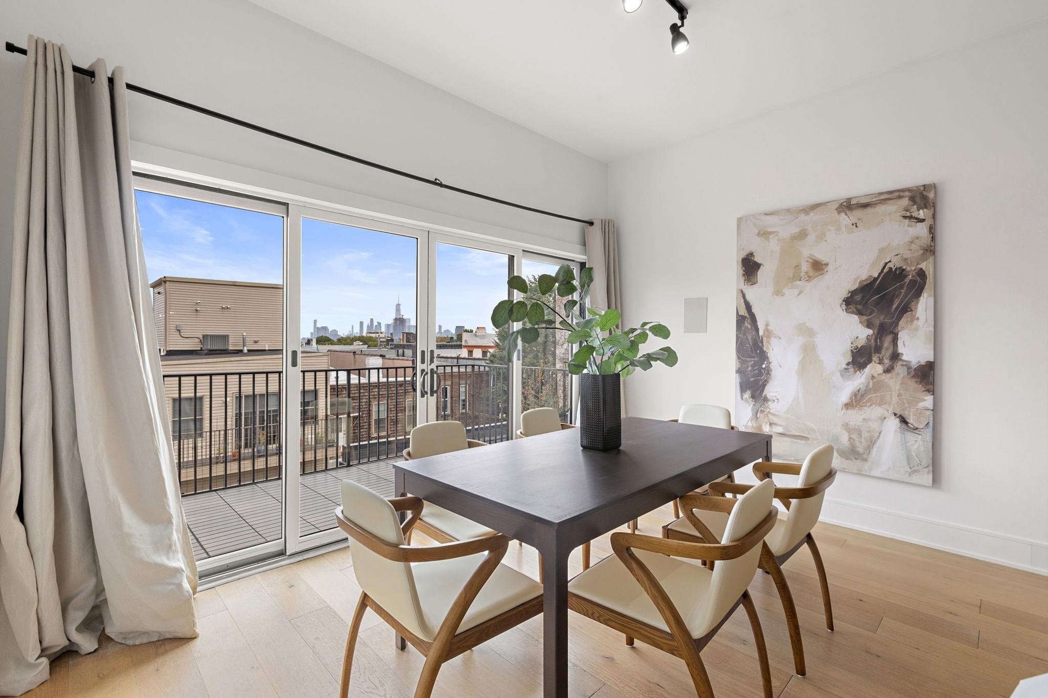 194 CAMBRIDGE AVE 3