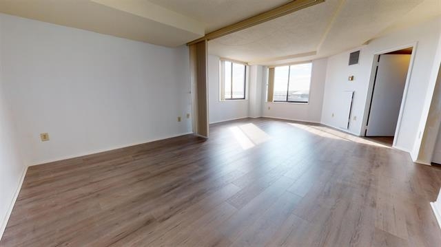 204 Harmon Cove Tower #204, Secaucus, New Jersey image 3