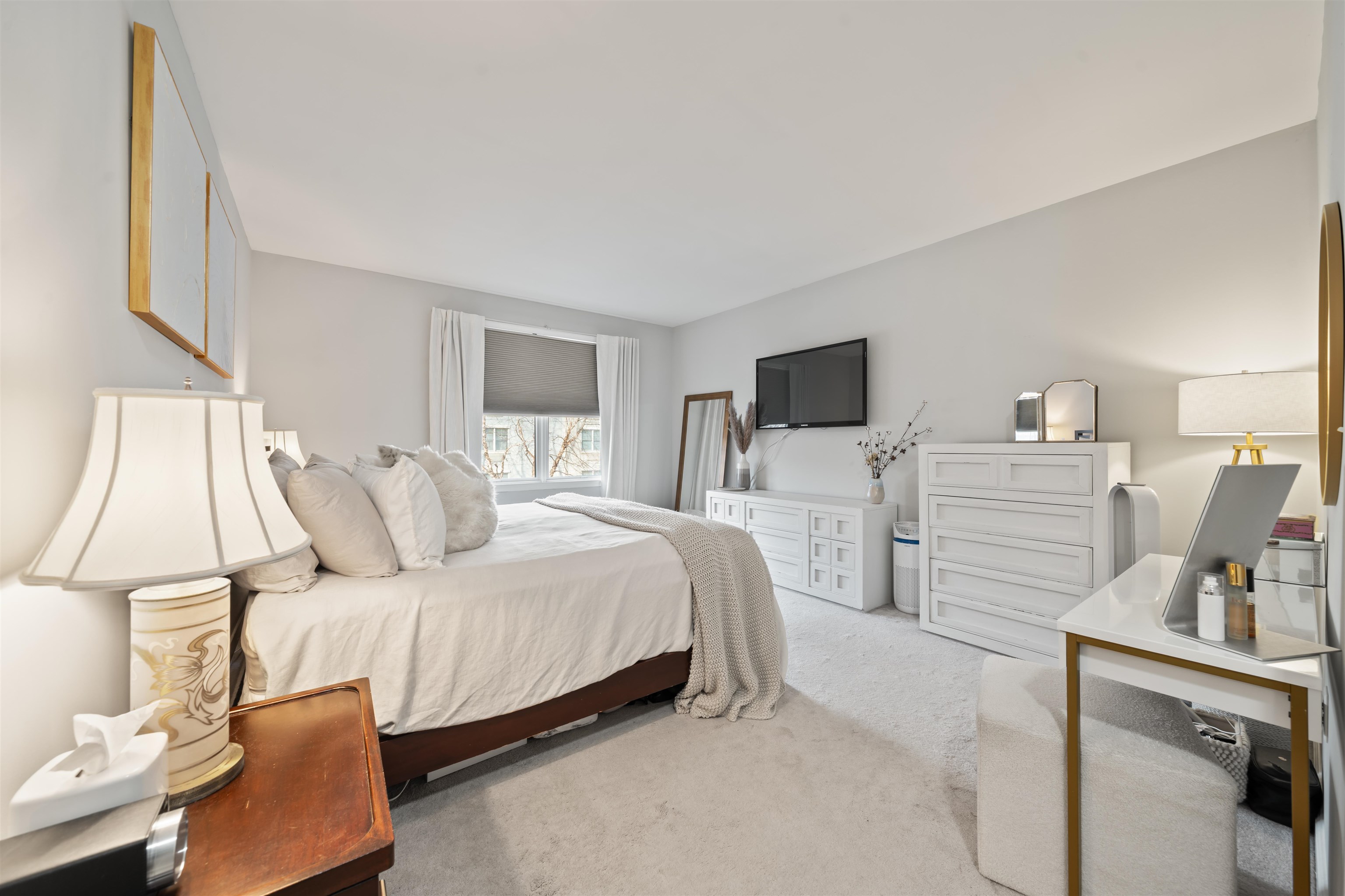 4 CONSTELLATION PL 301