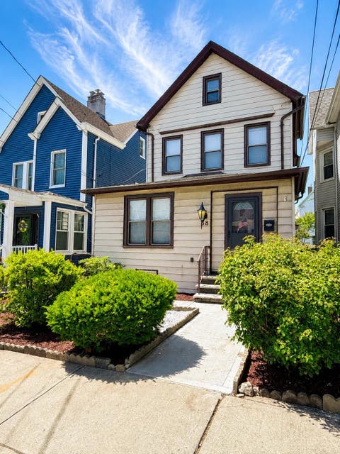 Homes For Sale - 38 West 43rd St<br/> Bayonne, NJ 07002