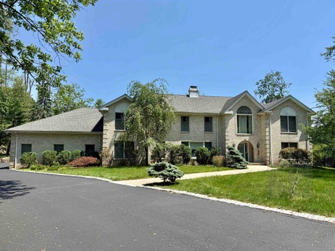 Homes For Sale - 60 Evergreen Lane<br/> Somerset County, WATCHUNG, NJ 07069