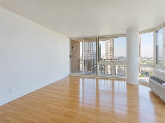 20 2ND ST 2303