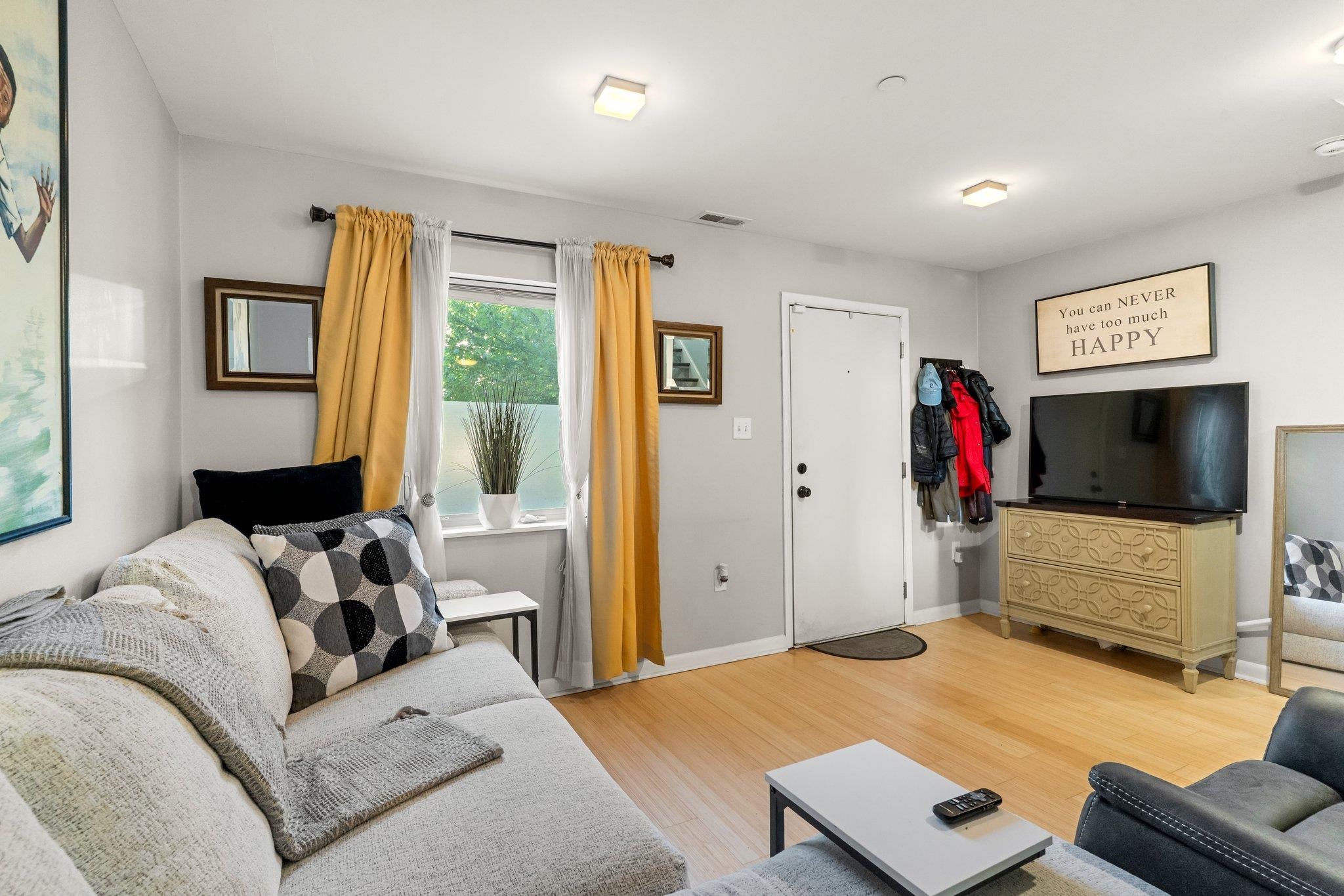 437 Rose Ave, Jersey City, New Jersey image 4