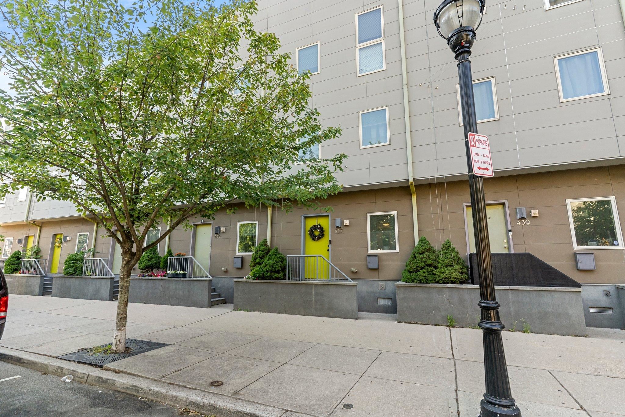 437 Rose Ave, Jersey City, New Jersey image 3