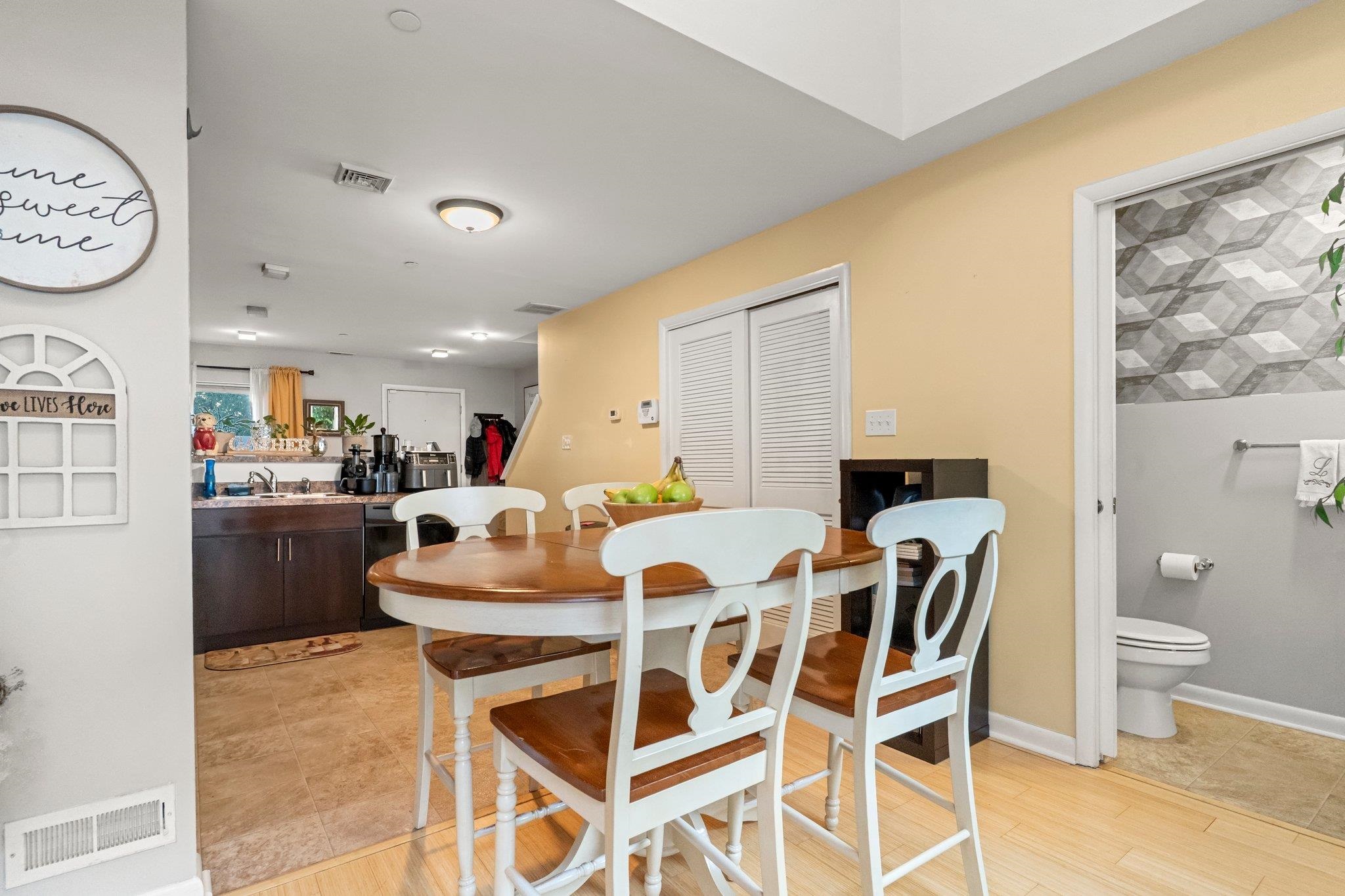 437 Rose Ave, Jersey City, New Jersey image 10