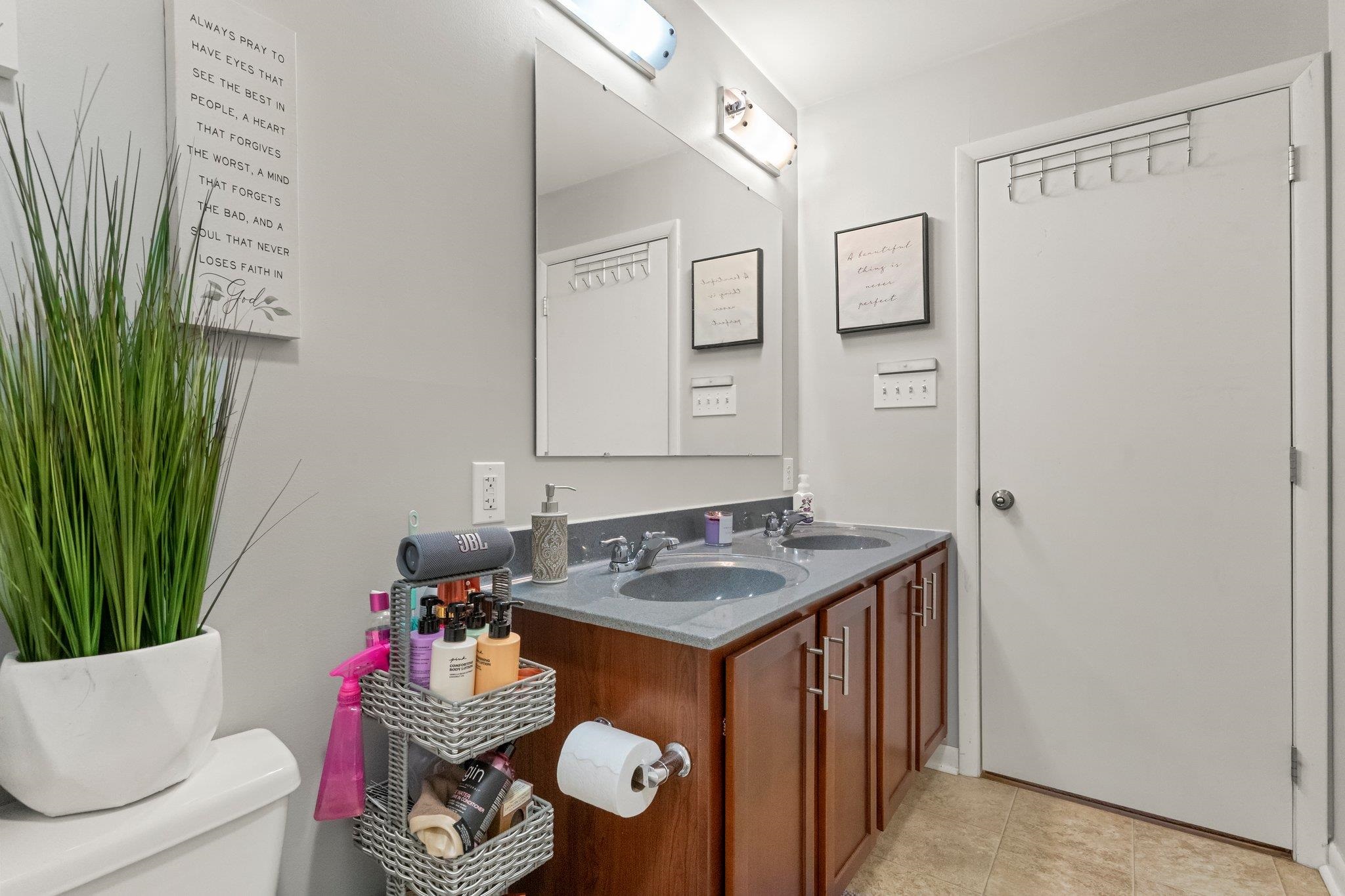 437 Rose Ave, Jersey City, New Jersey image 16