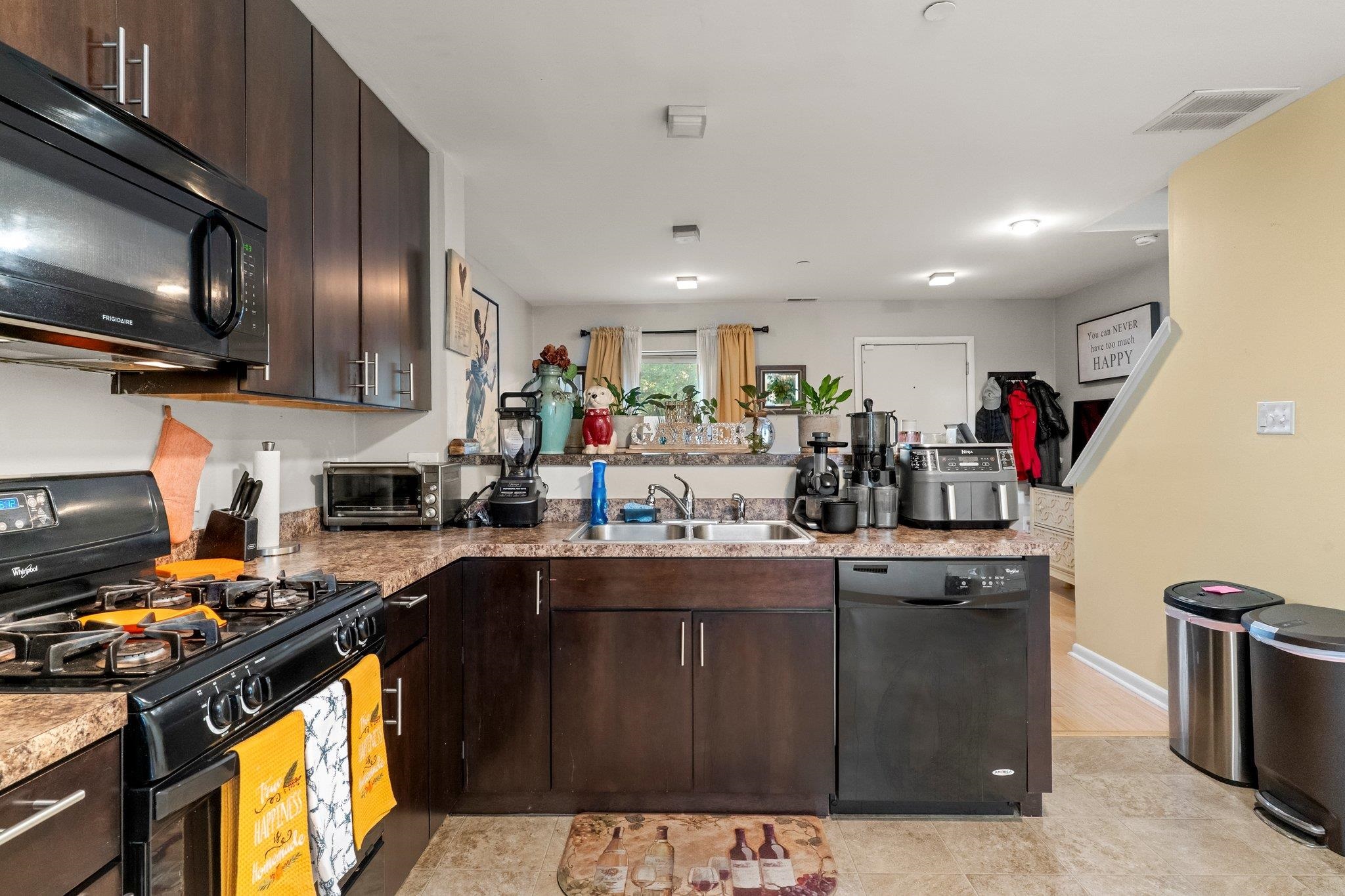437 Rose Ave, Jersey City, New Jersey image 6