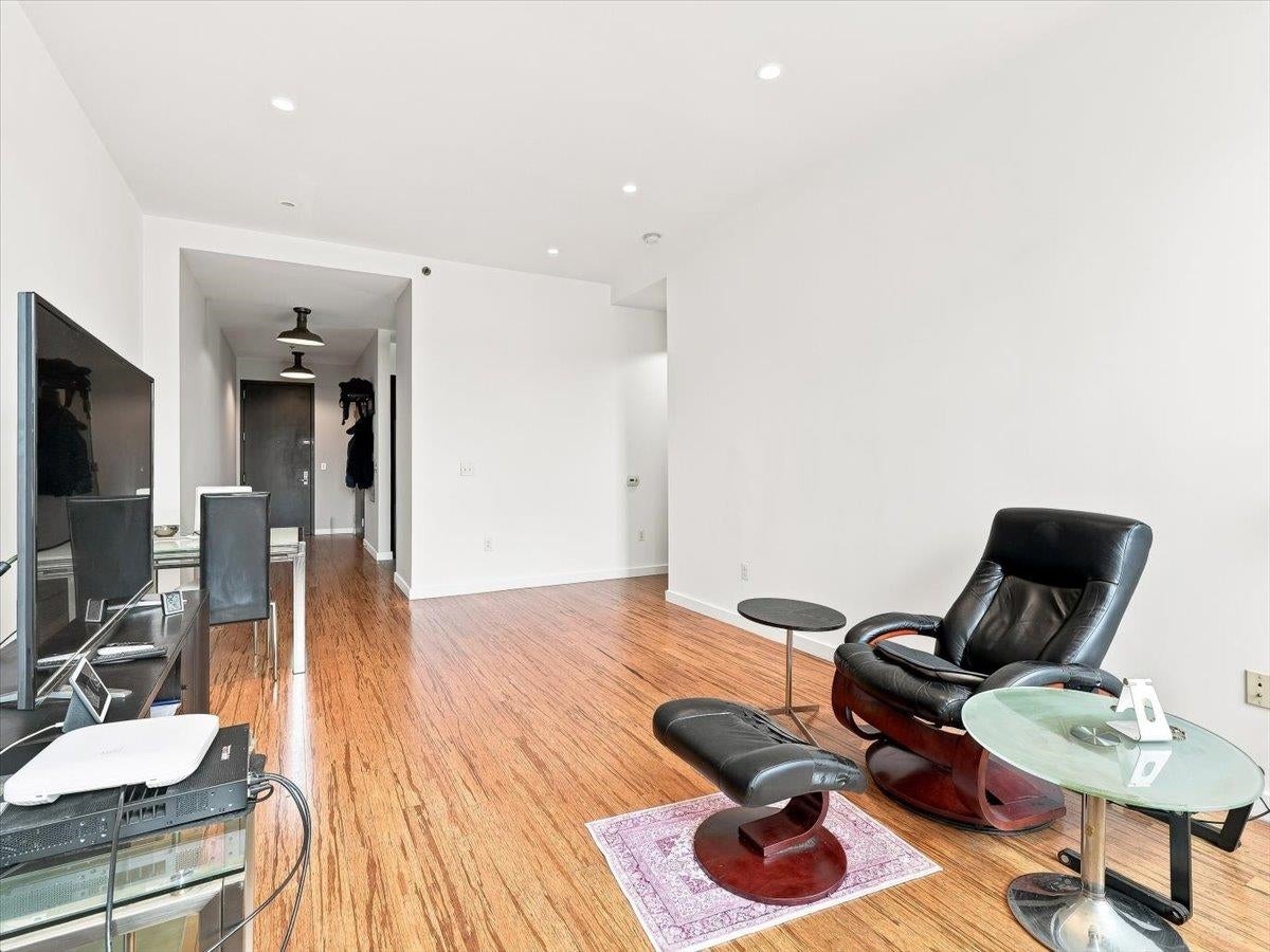 Search Homes 3 232 PAVONIA AVE 617