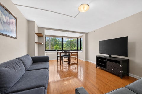 Condo For Sale - 700 Grove St #2L<br/> Jersey City, NJ 07310