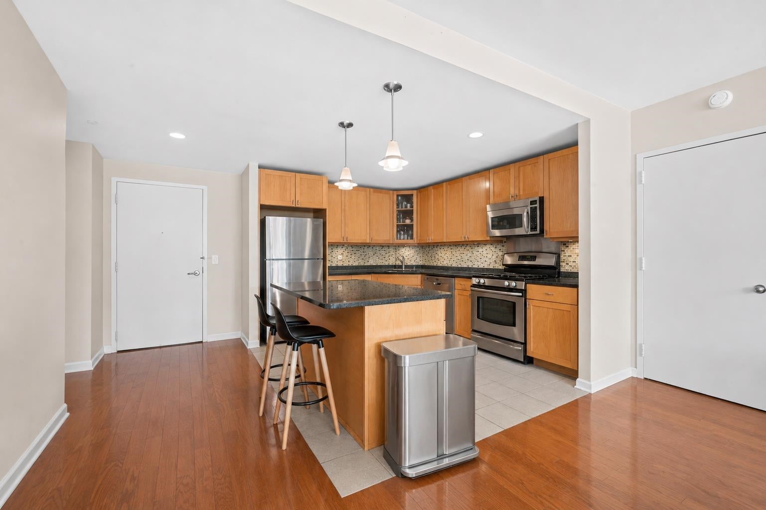 700 GROVE ST 2L