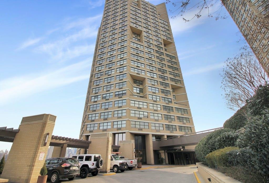 7002 Blvd East #19A, Guttenberg, New Jersey image 2