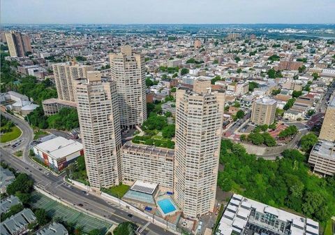 Condo For Sale - 7004 Blvd East #7C<br/> Guttenberg, NJ 07093