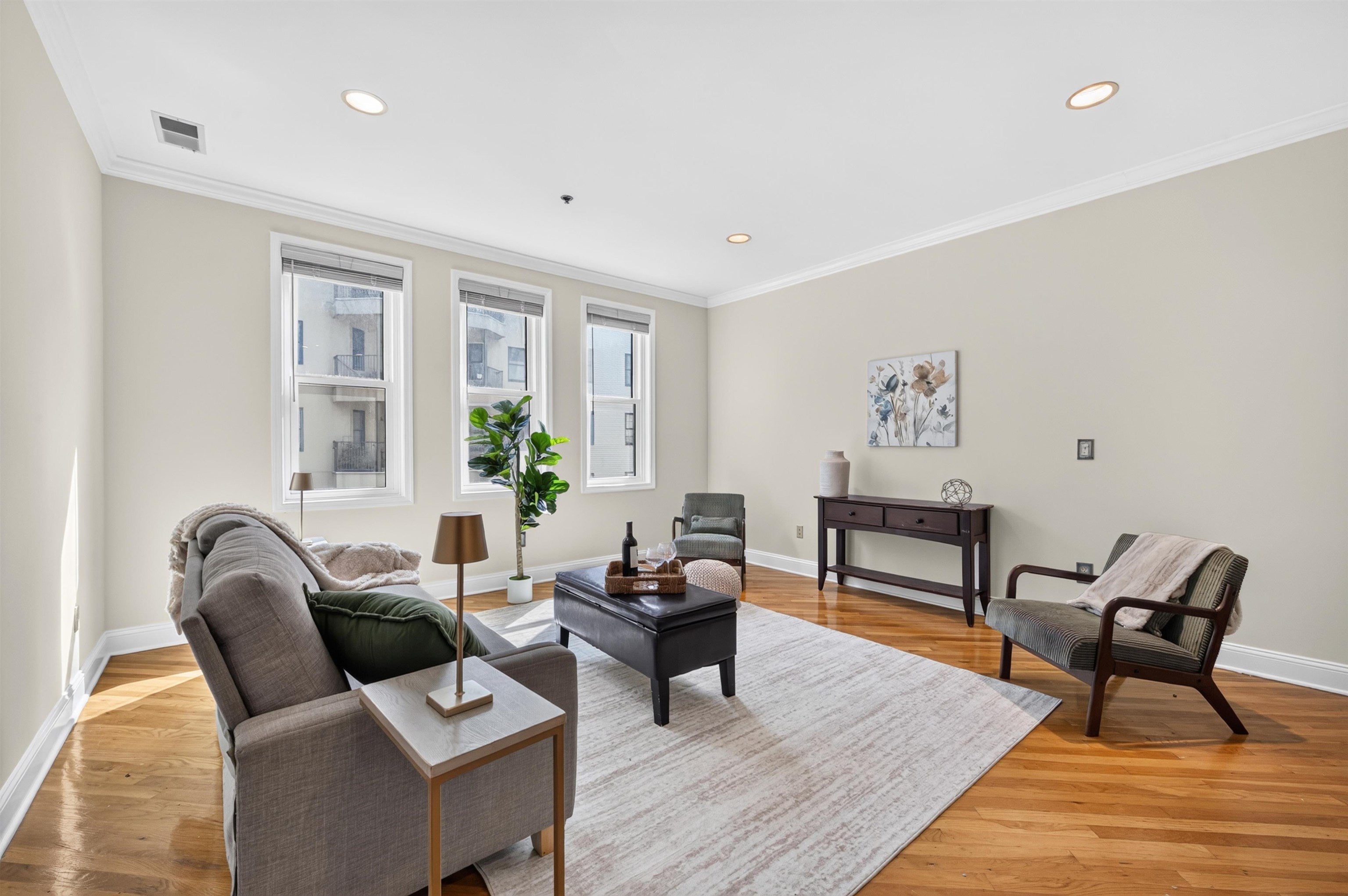 Search Homes 3 915 MADISON ST 4F