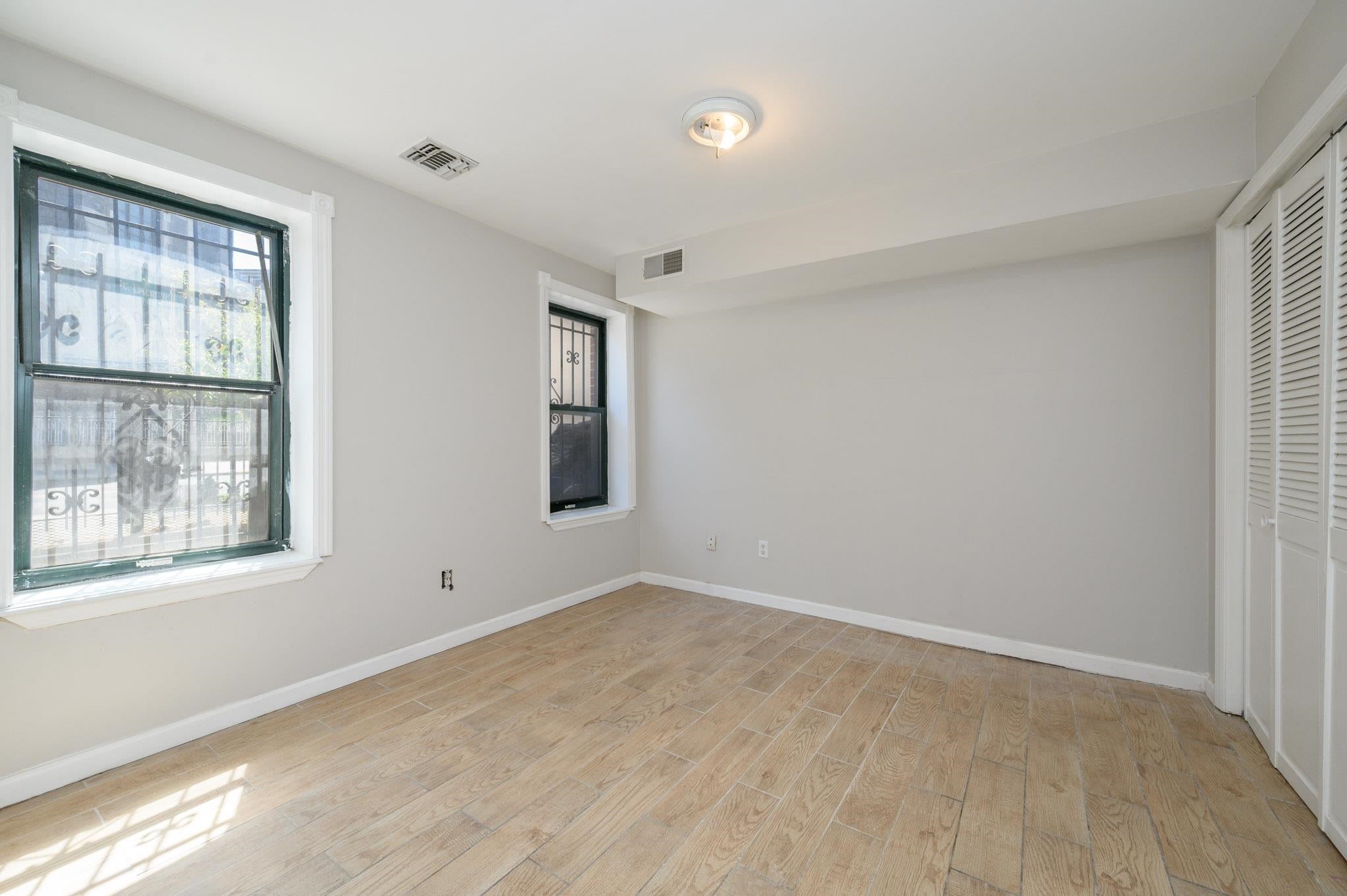 832 GRAND ST