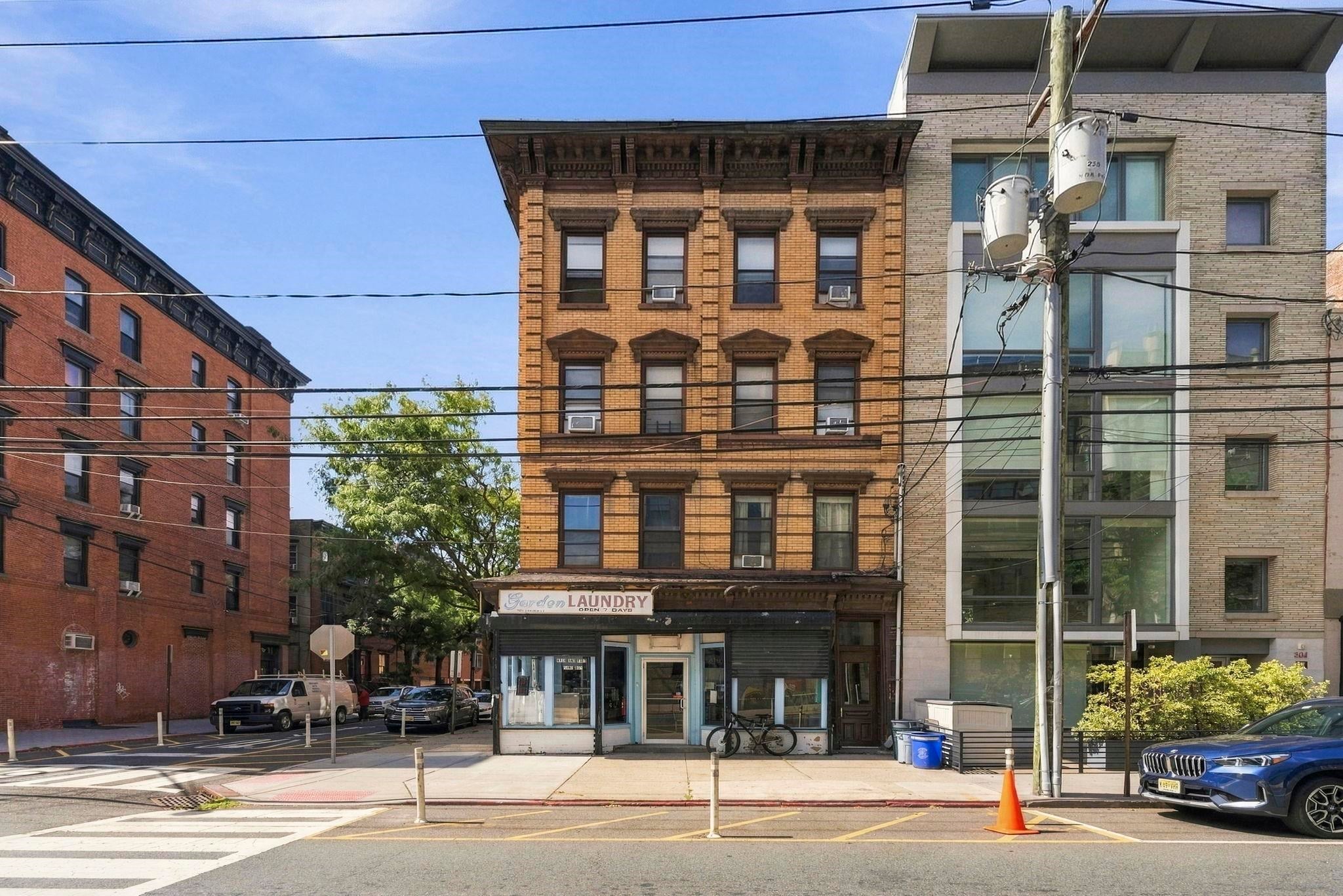 300 GARDEN ST
