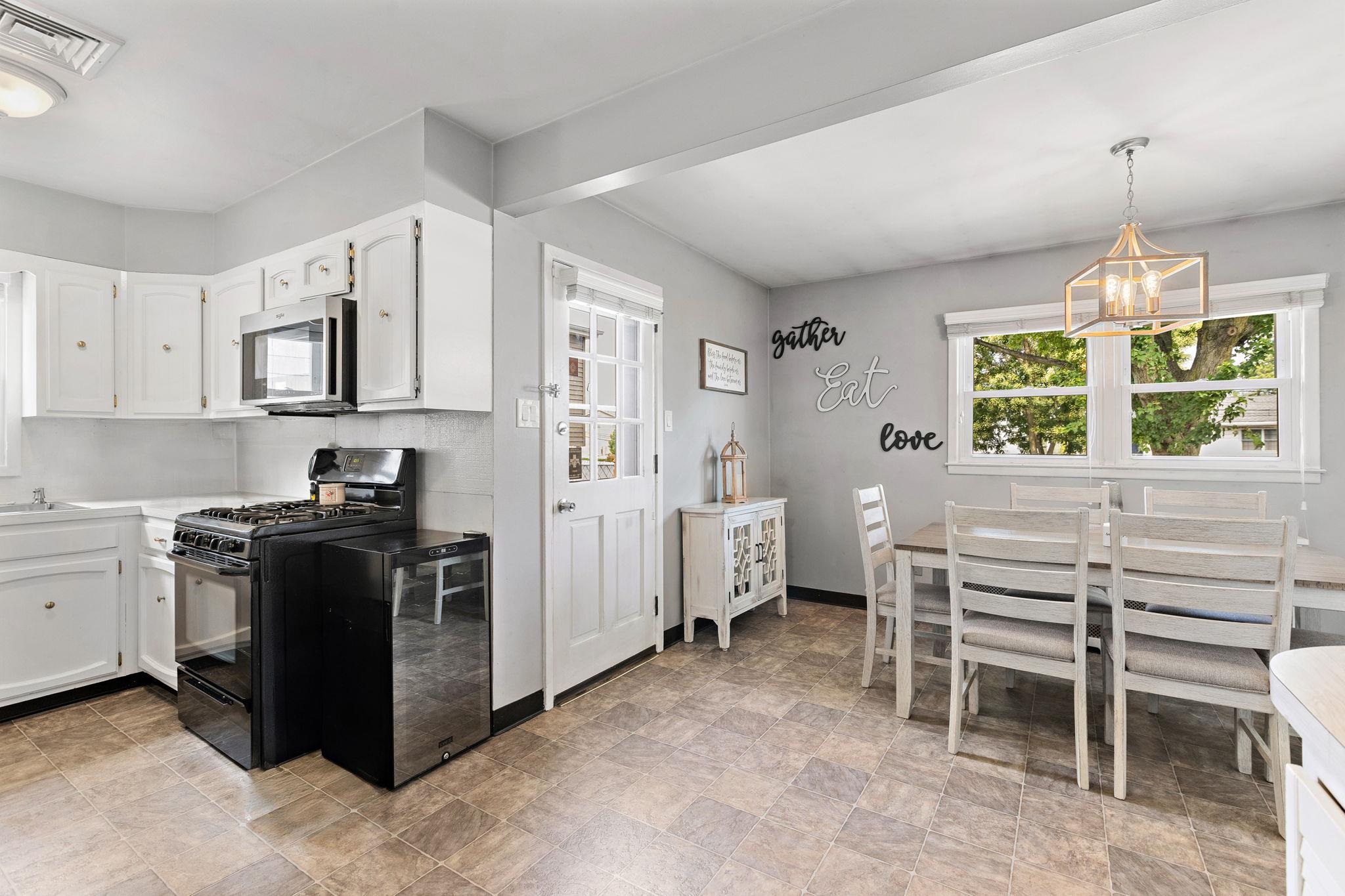 1137 STONEWALL LANE