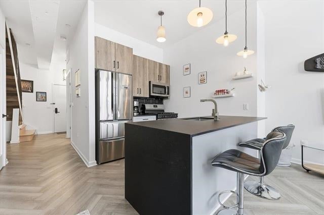 142 CHARLES ST 403