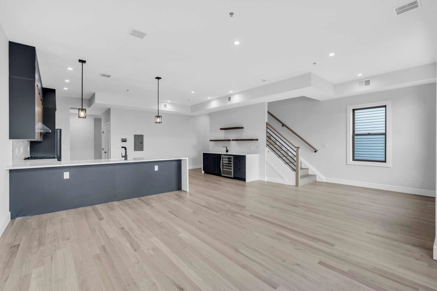 165 DELAWARE AVE 3