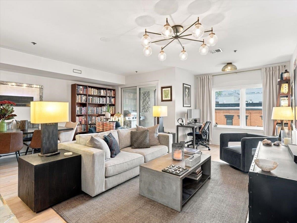 102 PARK AVE 4