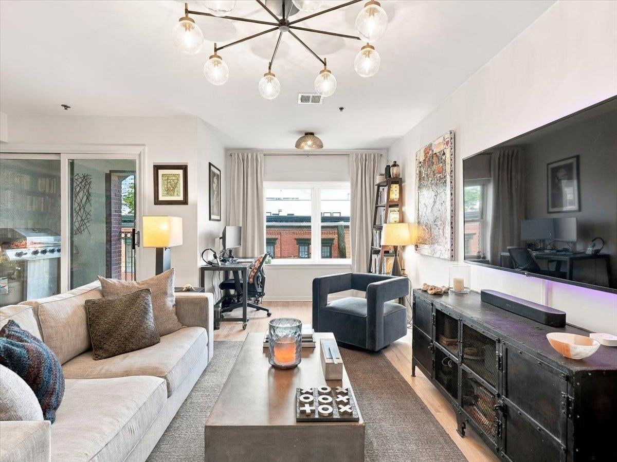 102 PARK AVE 4