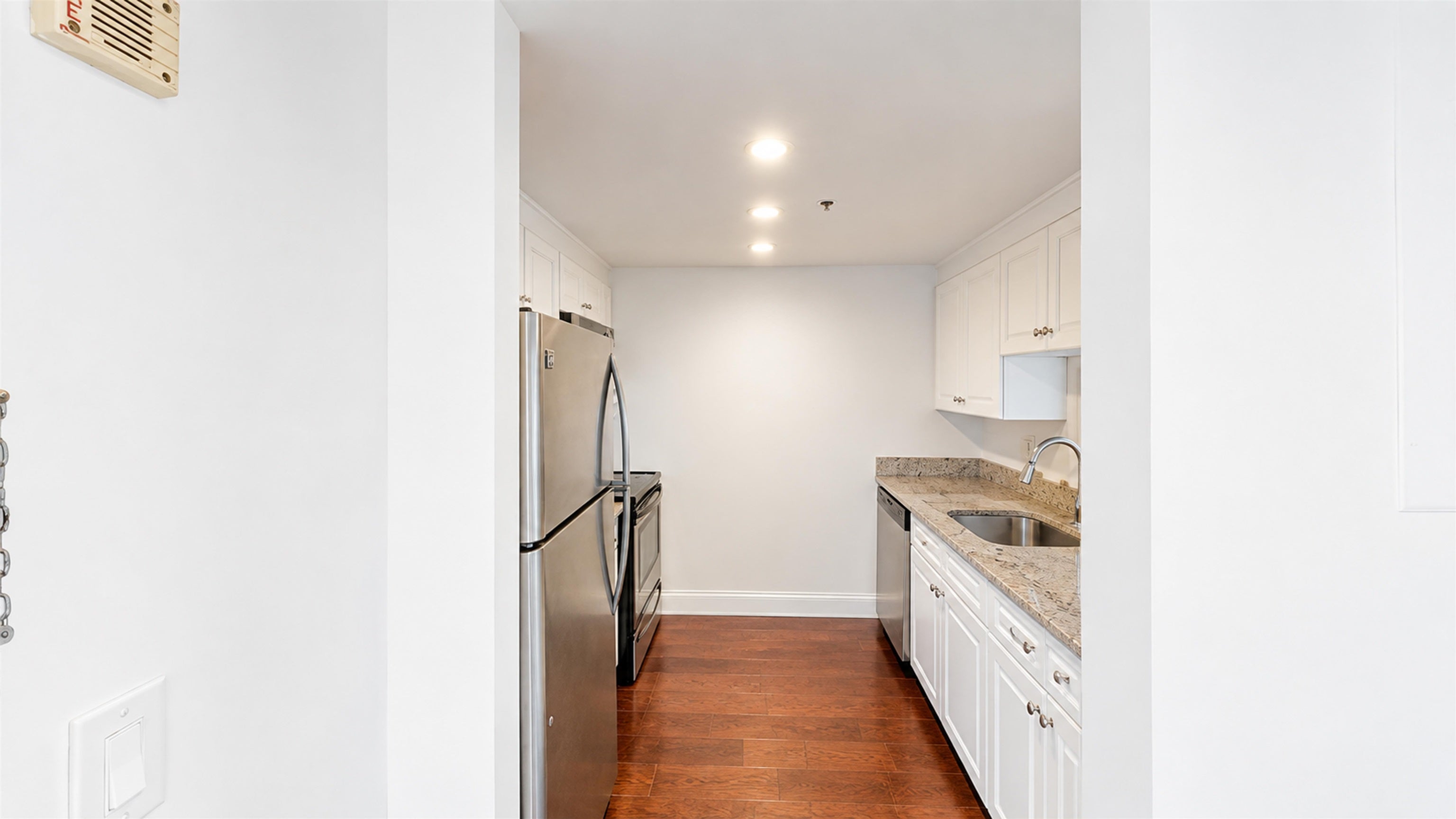 1 2ND ST 402