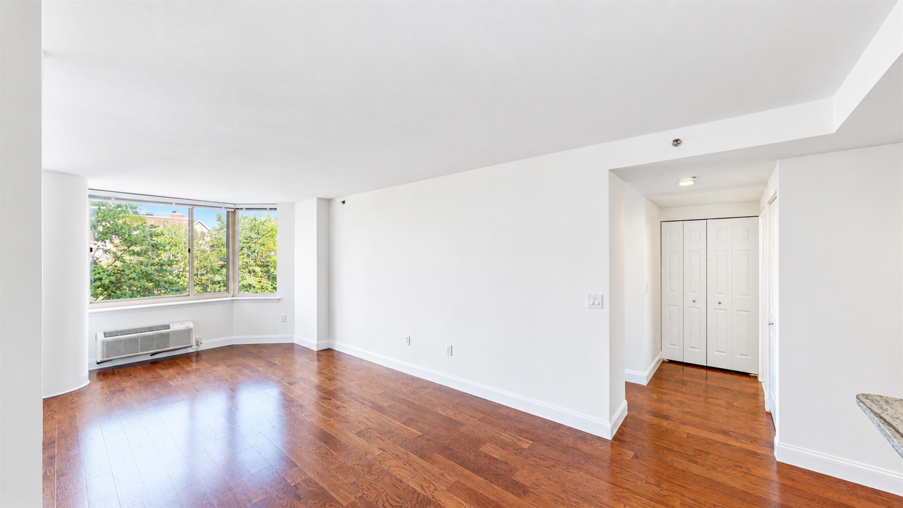 1 2ND ST 402