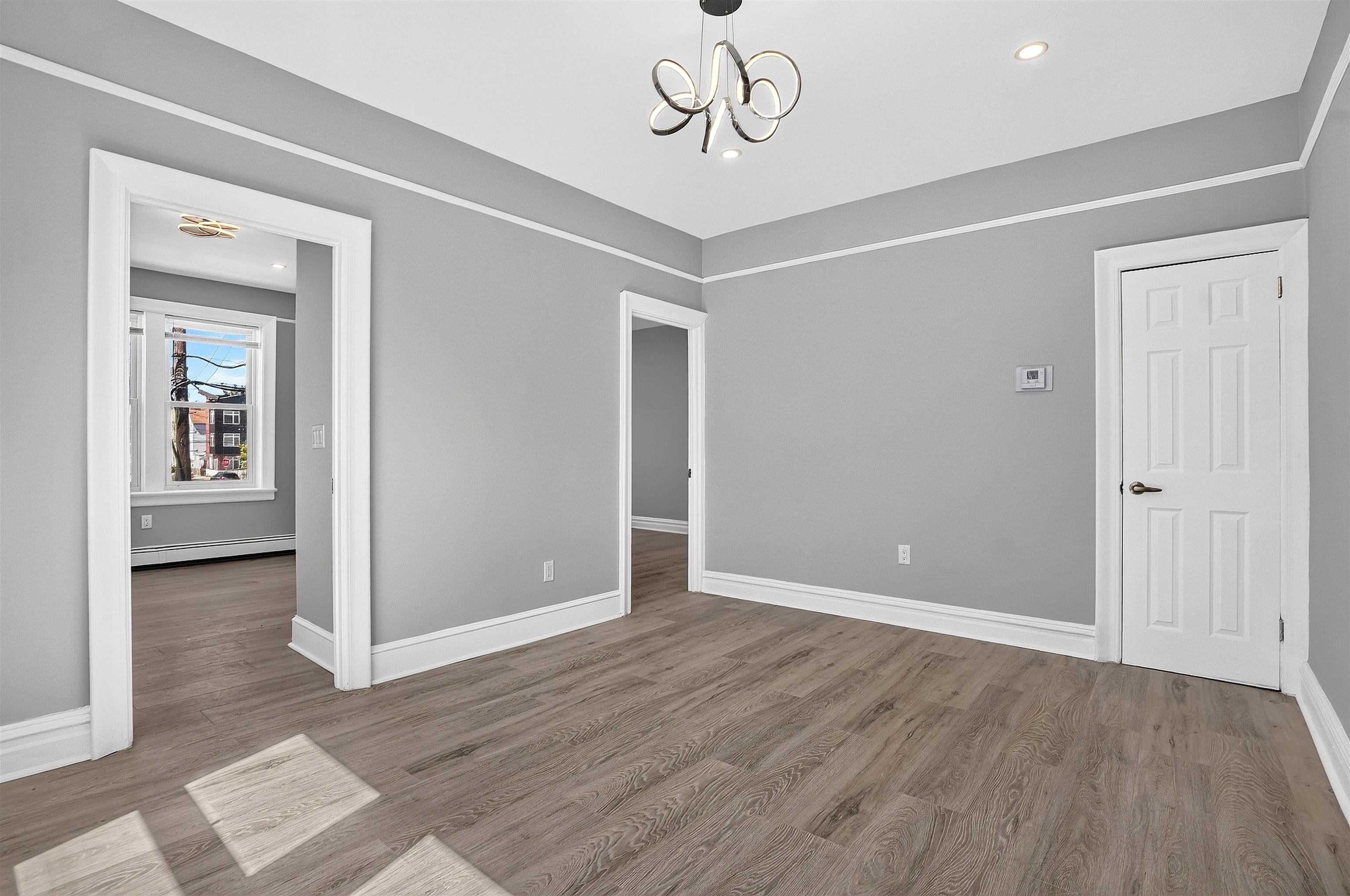 42 HUTTON ST 4