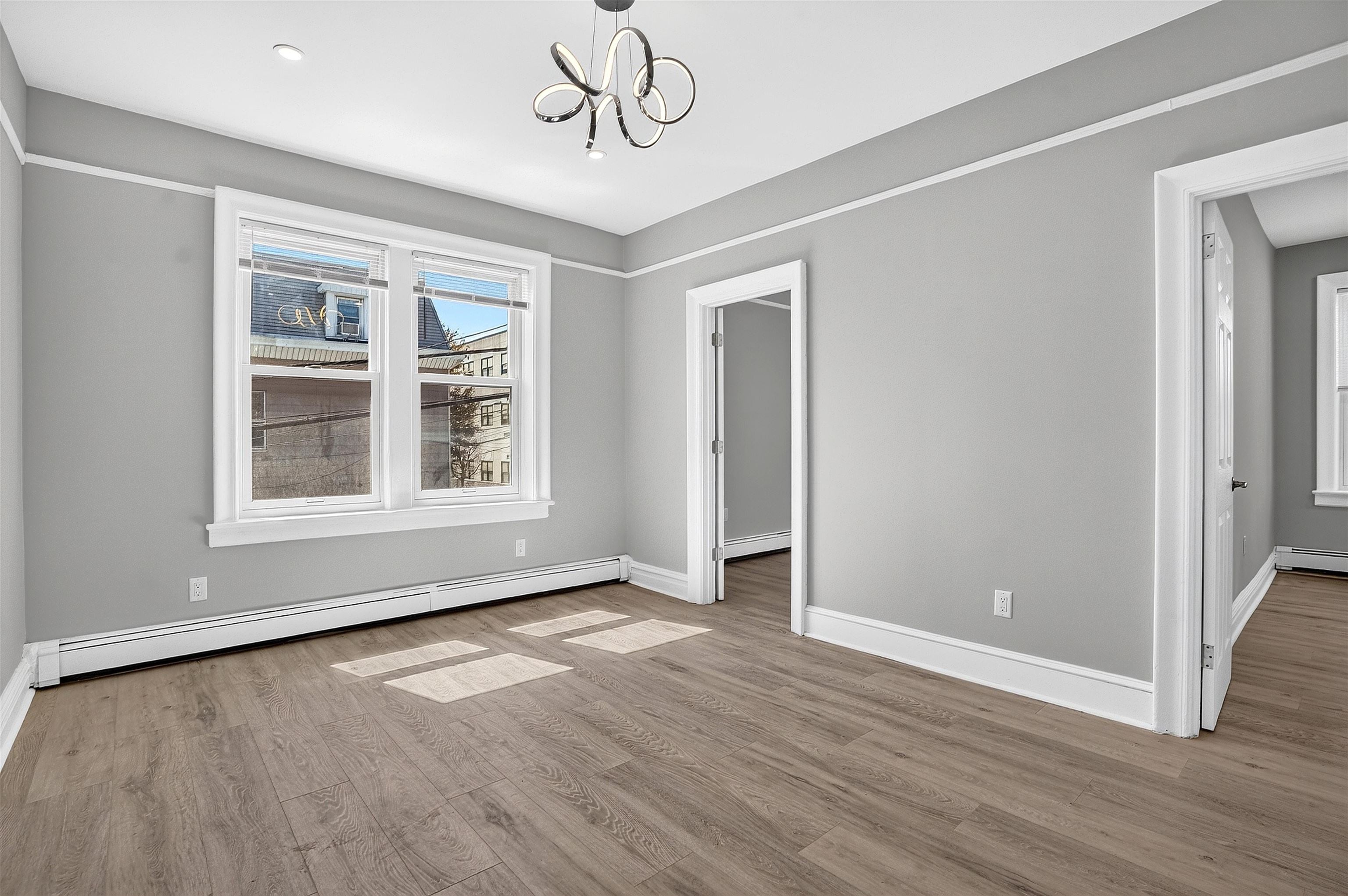 42 HUTTON ST 4