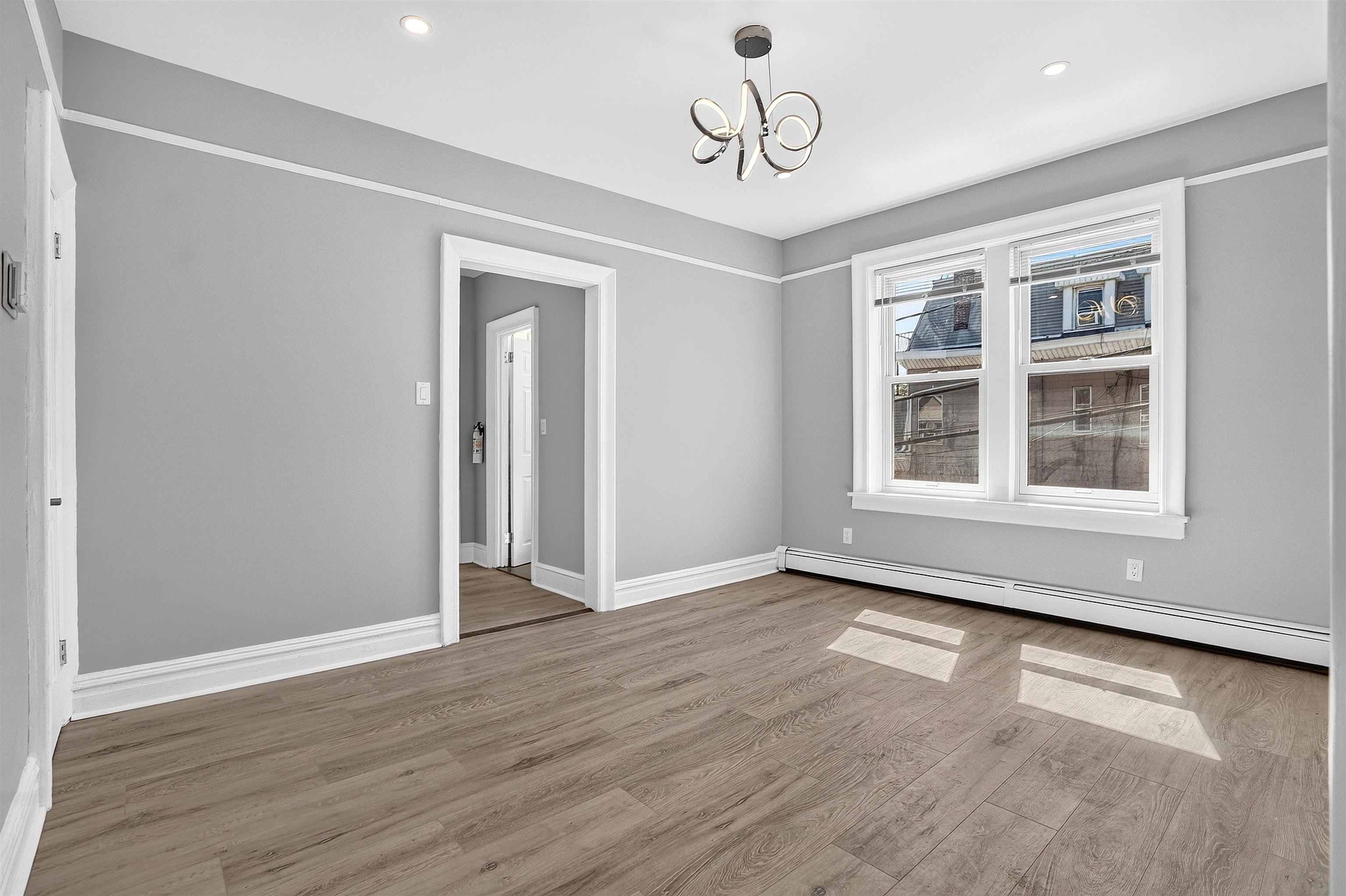 42 HUTTON ST 4