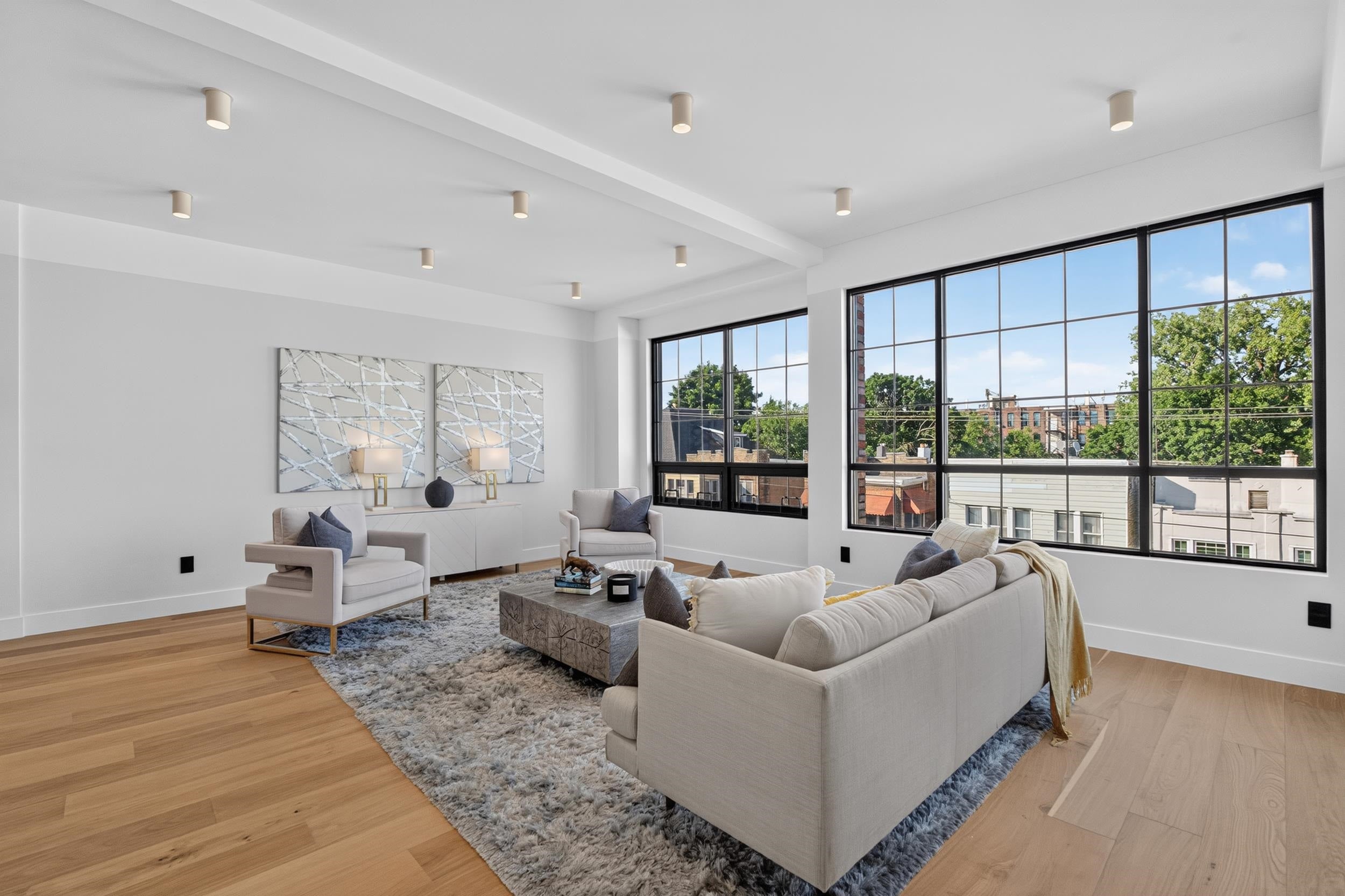 31 BAYVIEW AVE PH