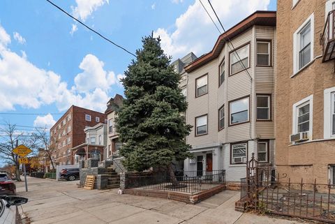 Apartment For Rent - 146 Bowers St #2<br/> Hudson County, Jersey City, NJ 07307