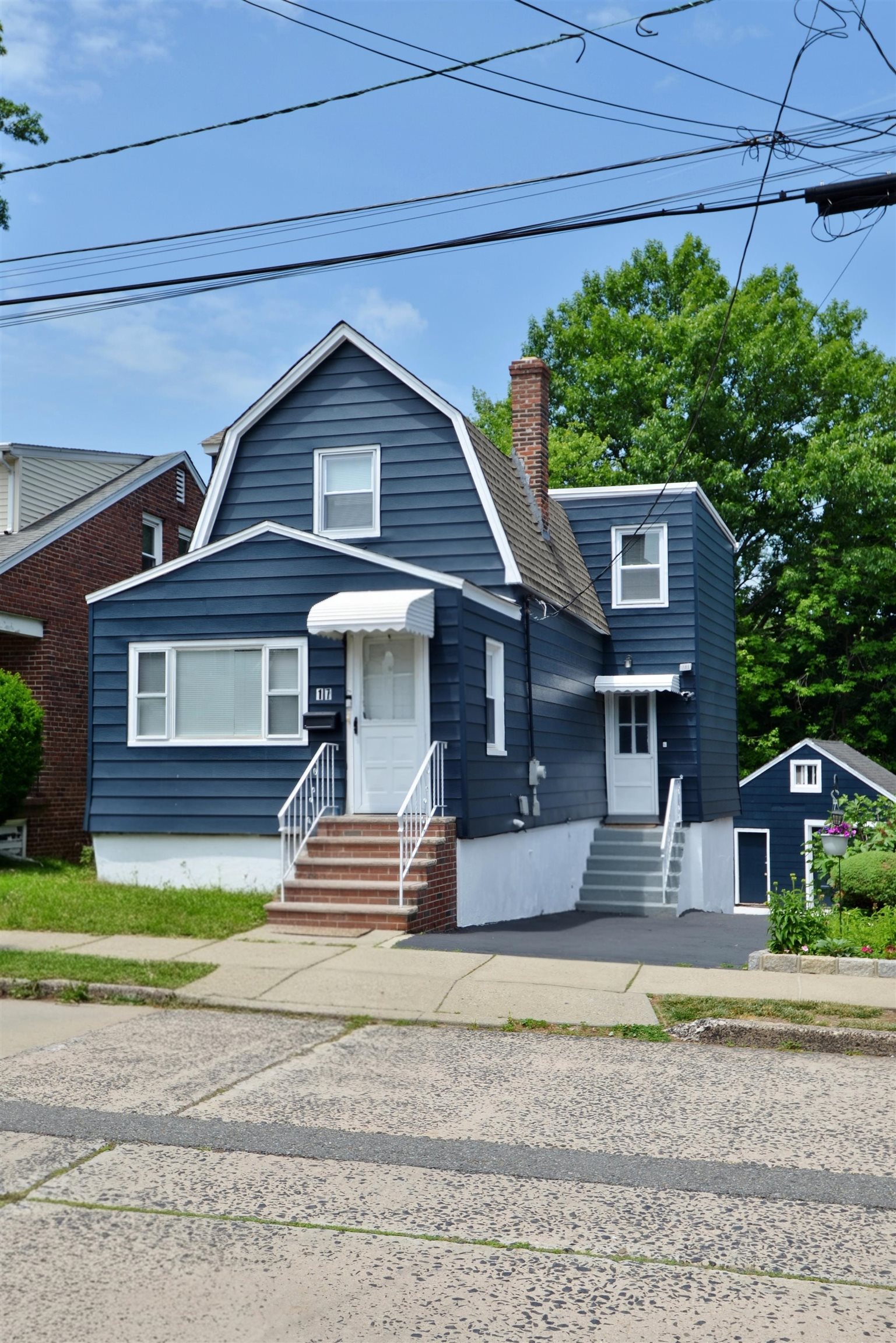 17 BROWN ST - Photo 2