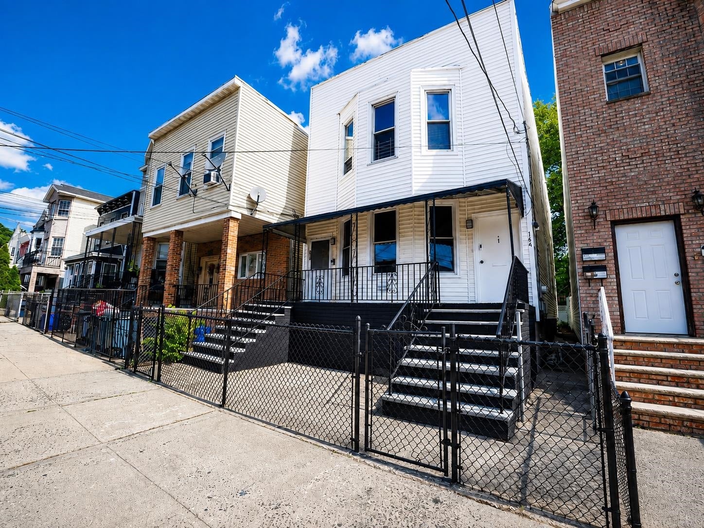 164 BAYVIEW AVE