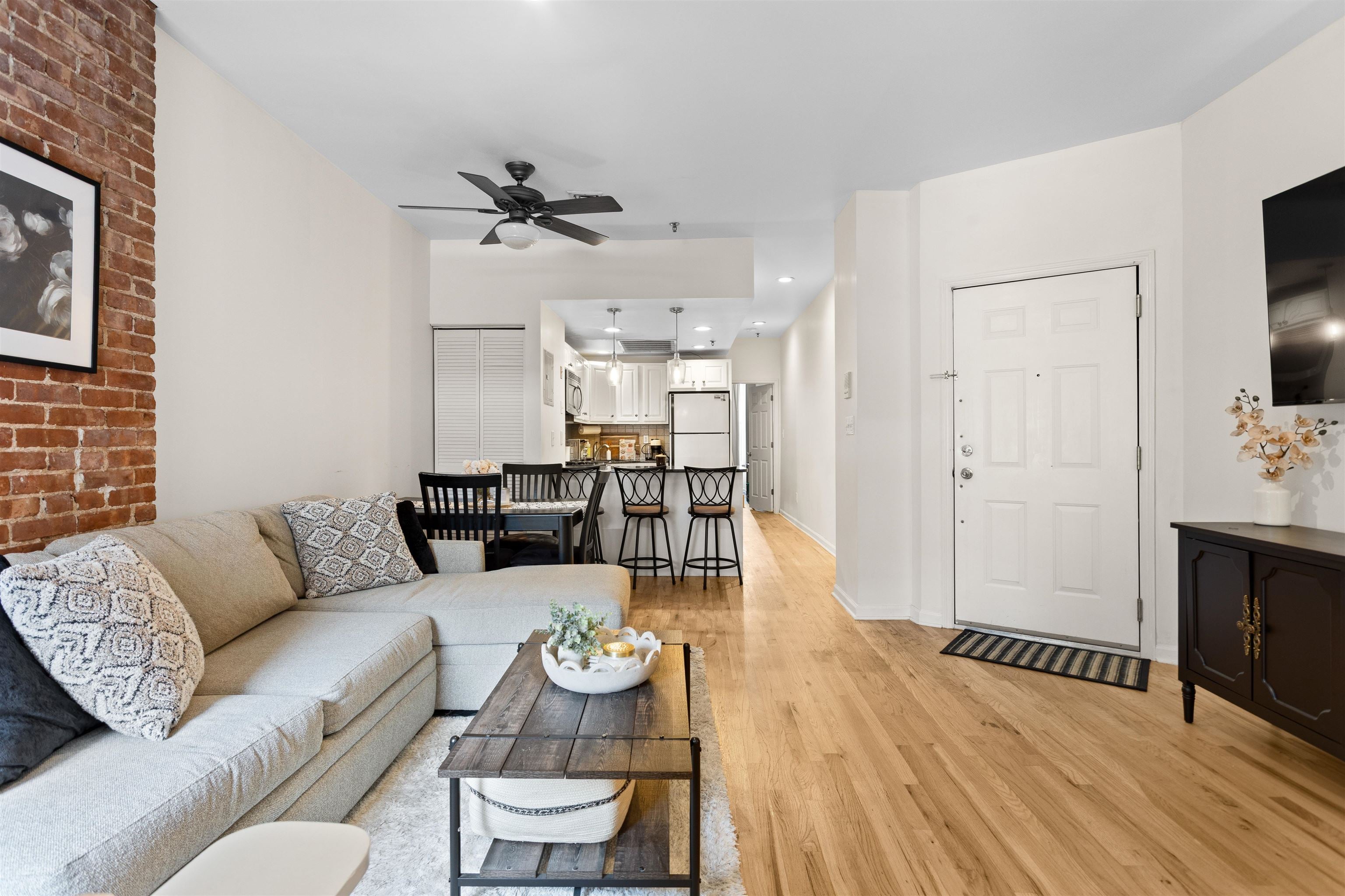 214 PARK AVE 2R