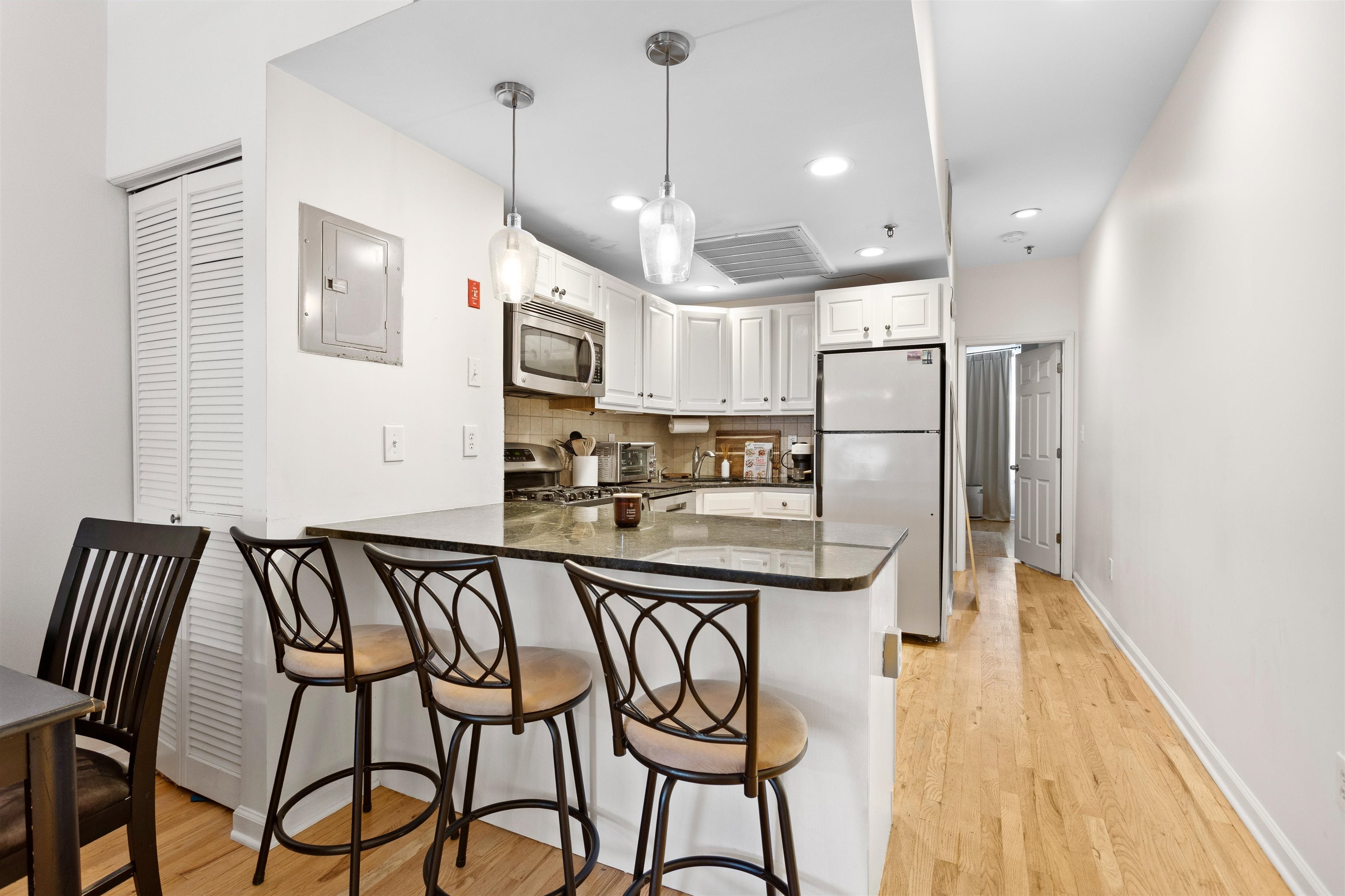 214 PARK AVE 2R