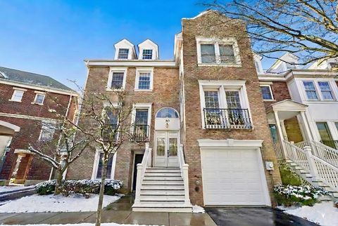 30 HALF MOON ISLE Jersey City NJ 07305