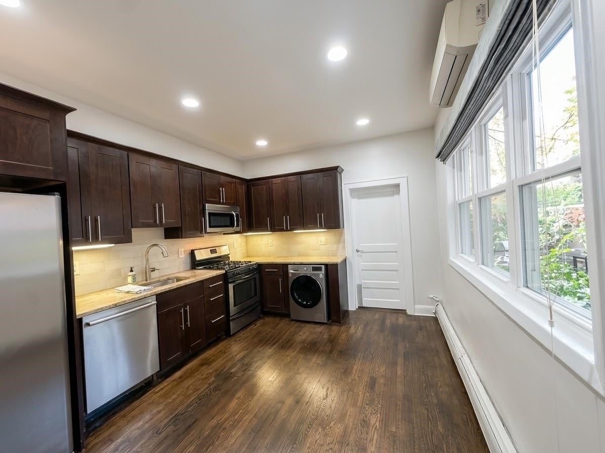 316 7TH ST 1