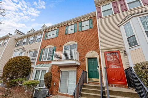 7 COTTONWOOD ST Jersey City NJ 07305