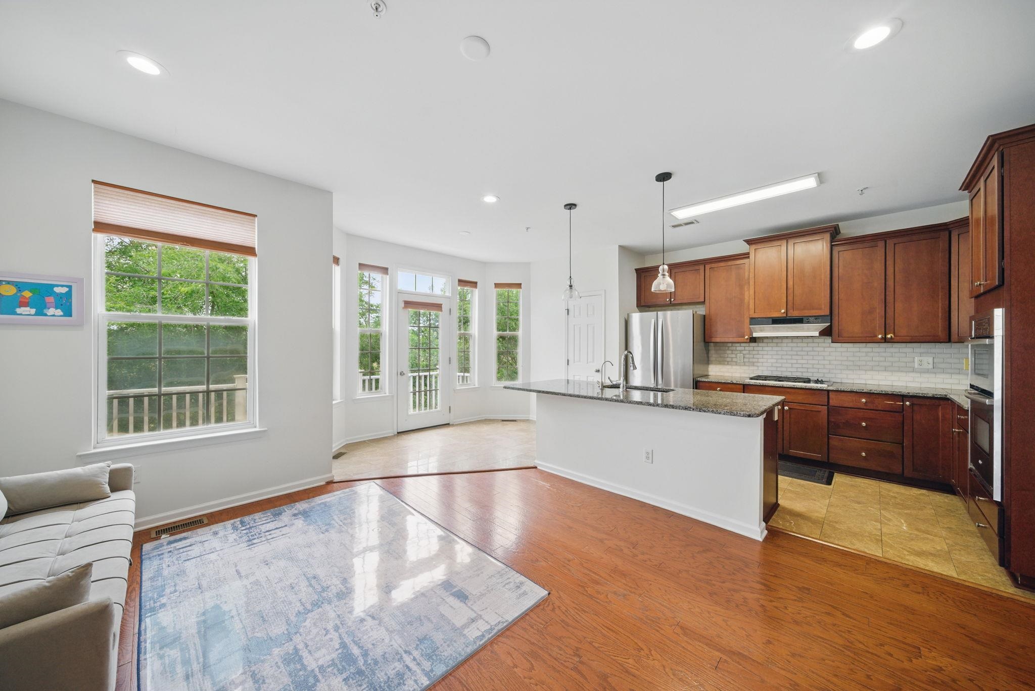 28 Creekside Ct #28, Secaucus, New Jersey image 3