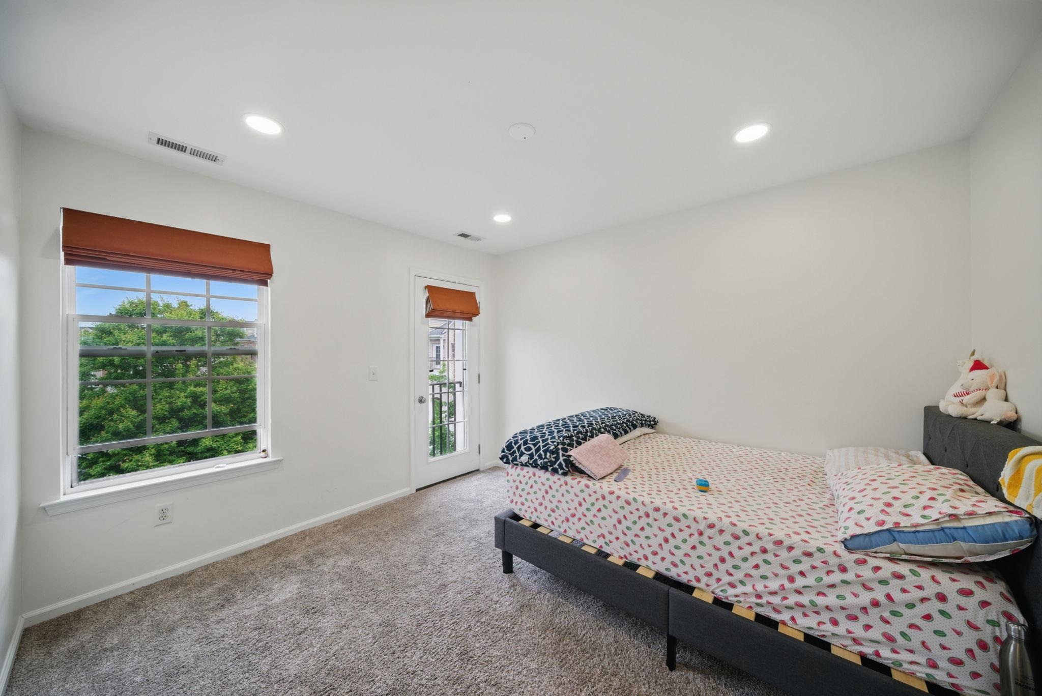 28 Creekside Ct #28, Secaucus, New Jersey image 25