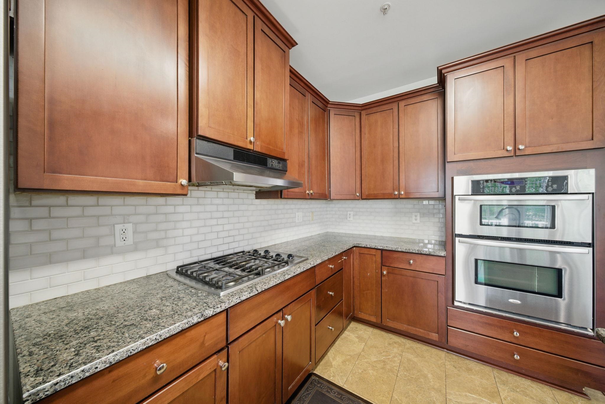 28 Creekside Ct #28, Secaucus, New Jersey image 8