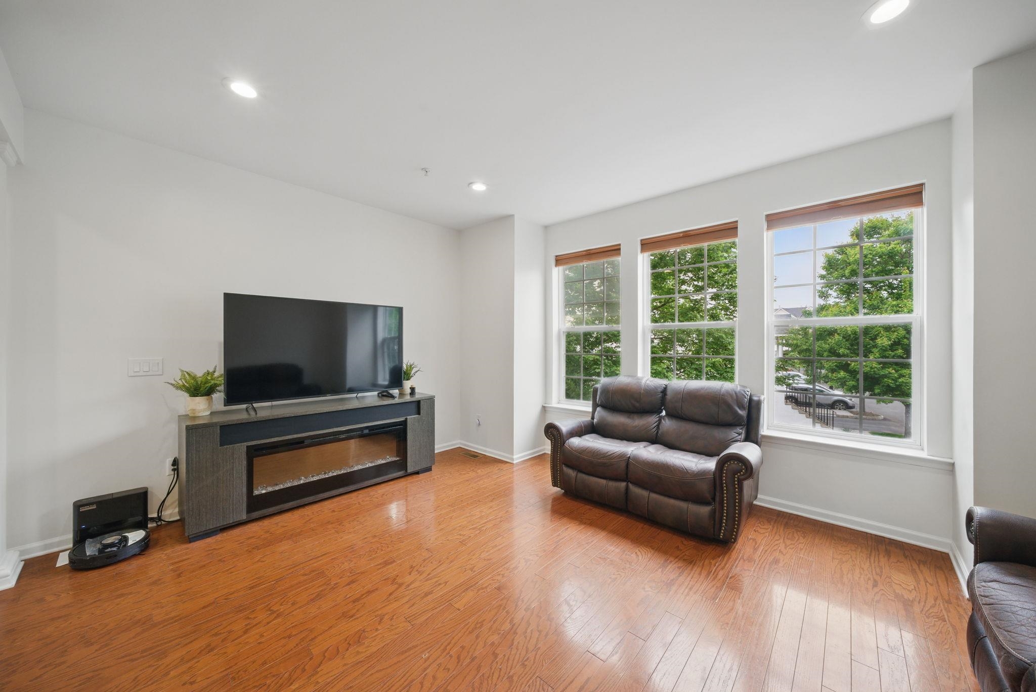 28 Creekside Ct #28, Secaucus, New Jersey image 14