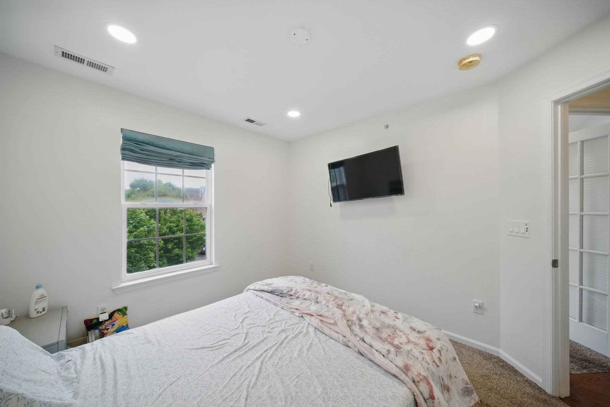 28 Creekside Ct #28, Secaucus, New Jersey image 29
