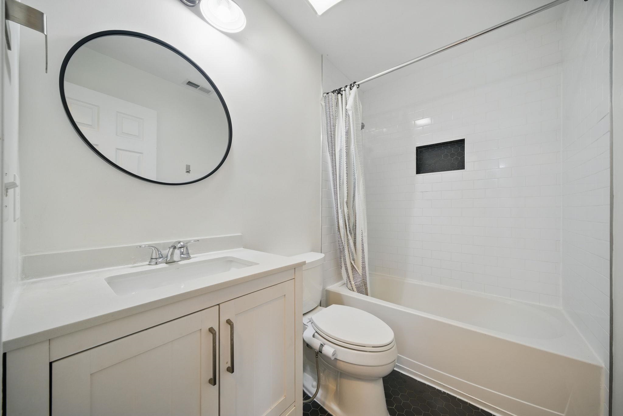 28 Creekside Ct #28, Secaucus, New Jersey image 30